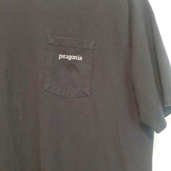 Patagonia Men's T-shirt Large Black Logo Ridge Pocket Responsibili-Tee Outdoors - Picture 4 of 12